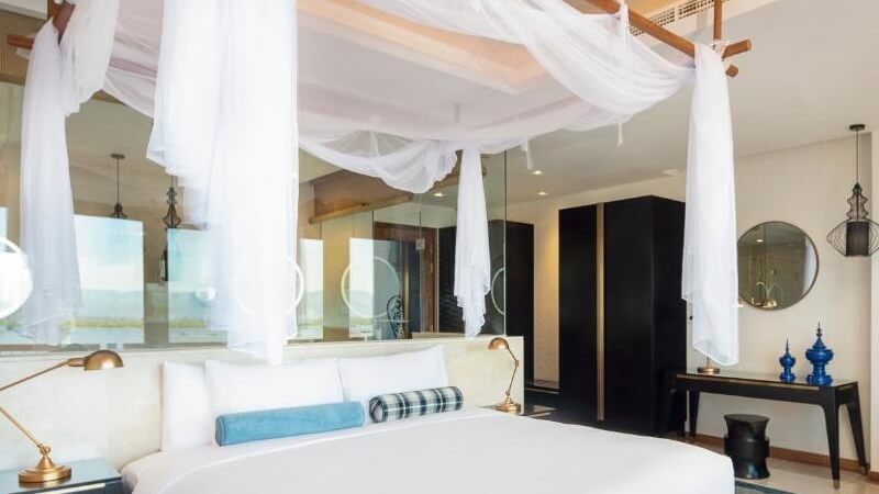 Junior King Suite with Lake View
