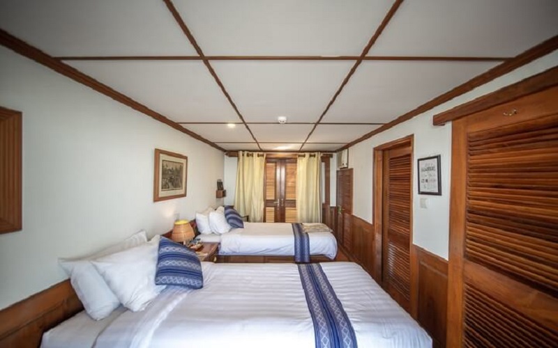 Main deck cabin
