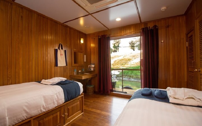 Main deck cabin