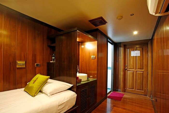 Single Cabin