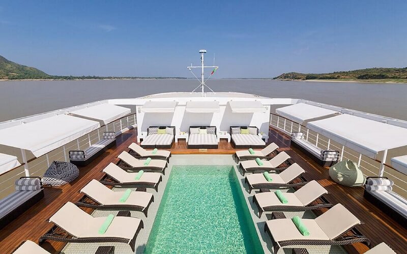 Sundeck & pool