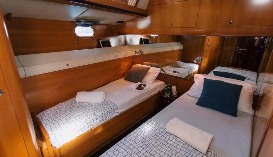 Guest cabin