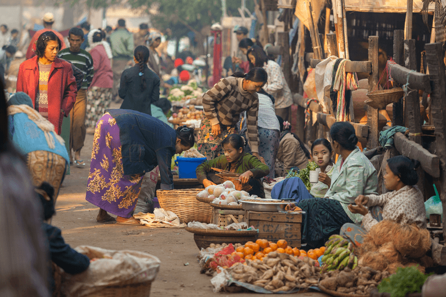 Exploring Nyaung oo market