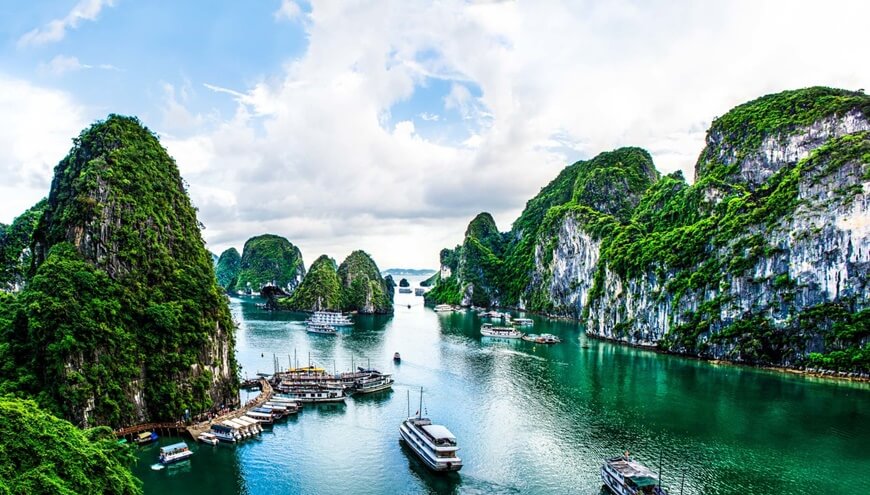 Admiring beauty of Halong bay